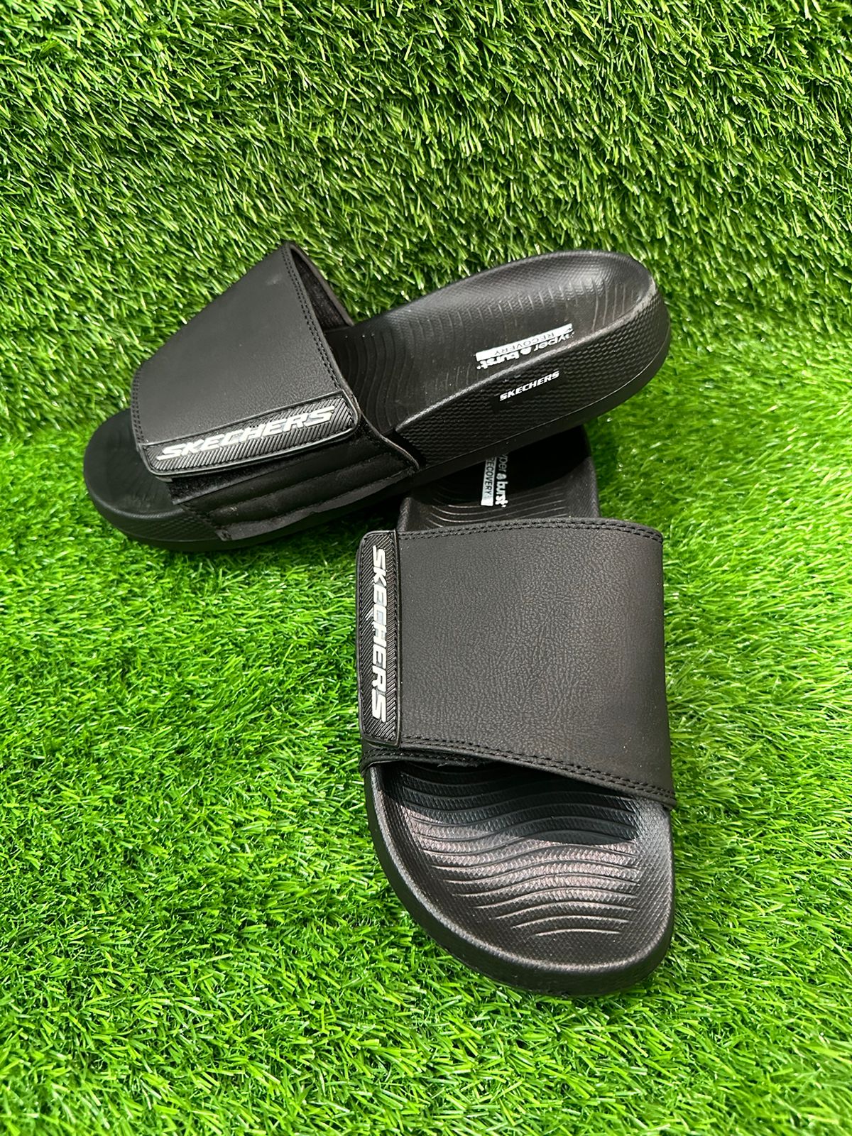 SKECHERS - HYPERBURST SOLE WITH ADJUSTABLE STRAP