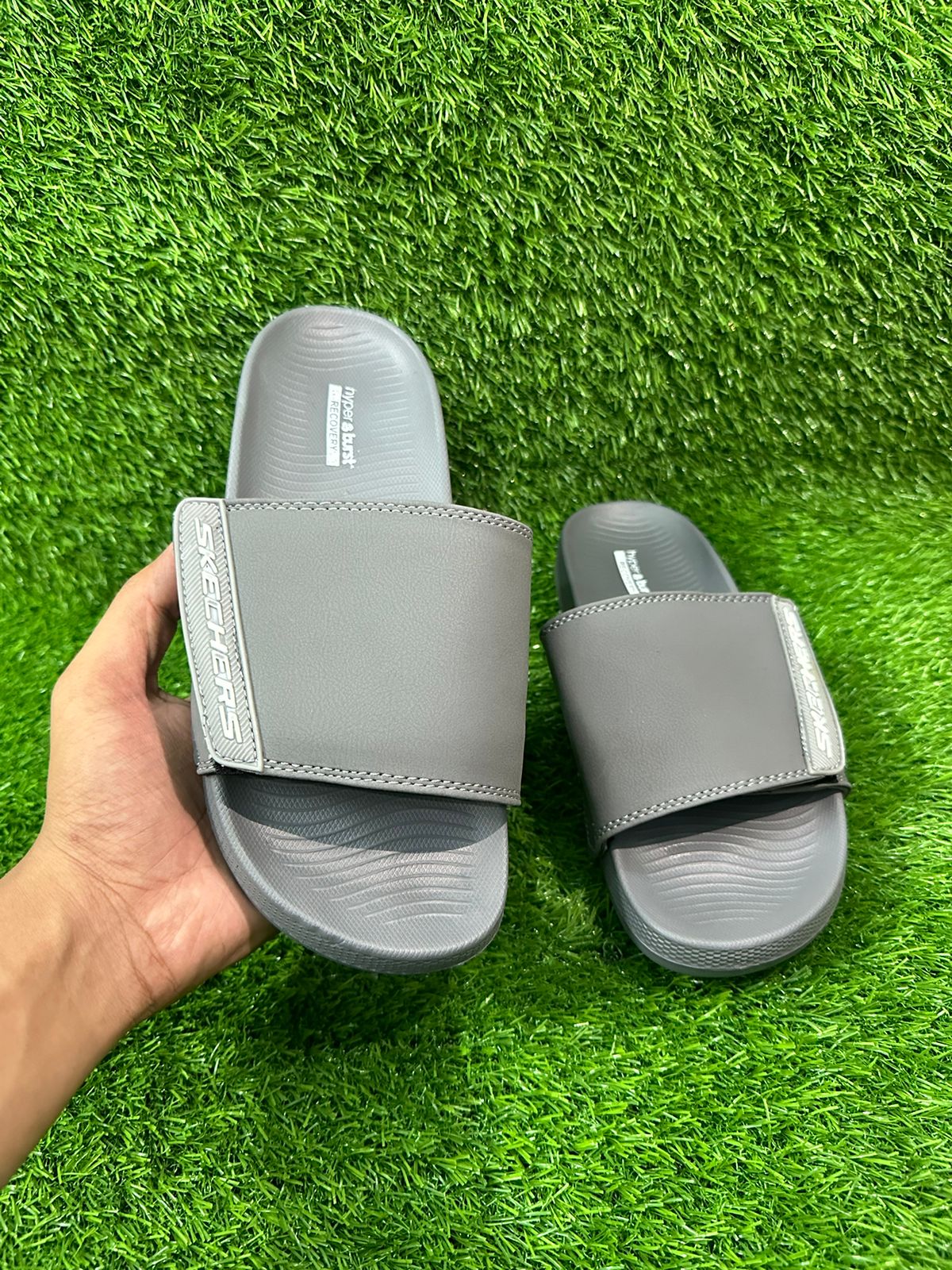 SKECHERS - HYPERBURST SOLE WITH ADJUSTABLE STRAP