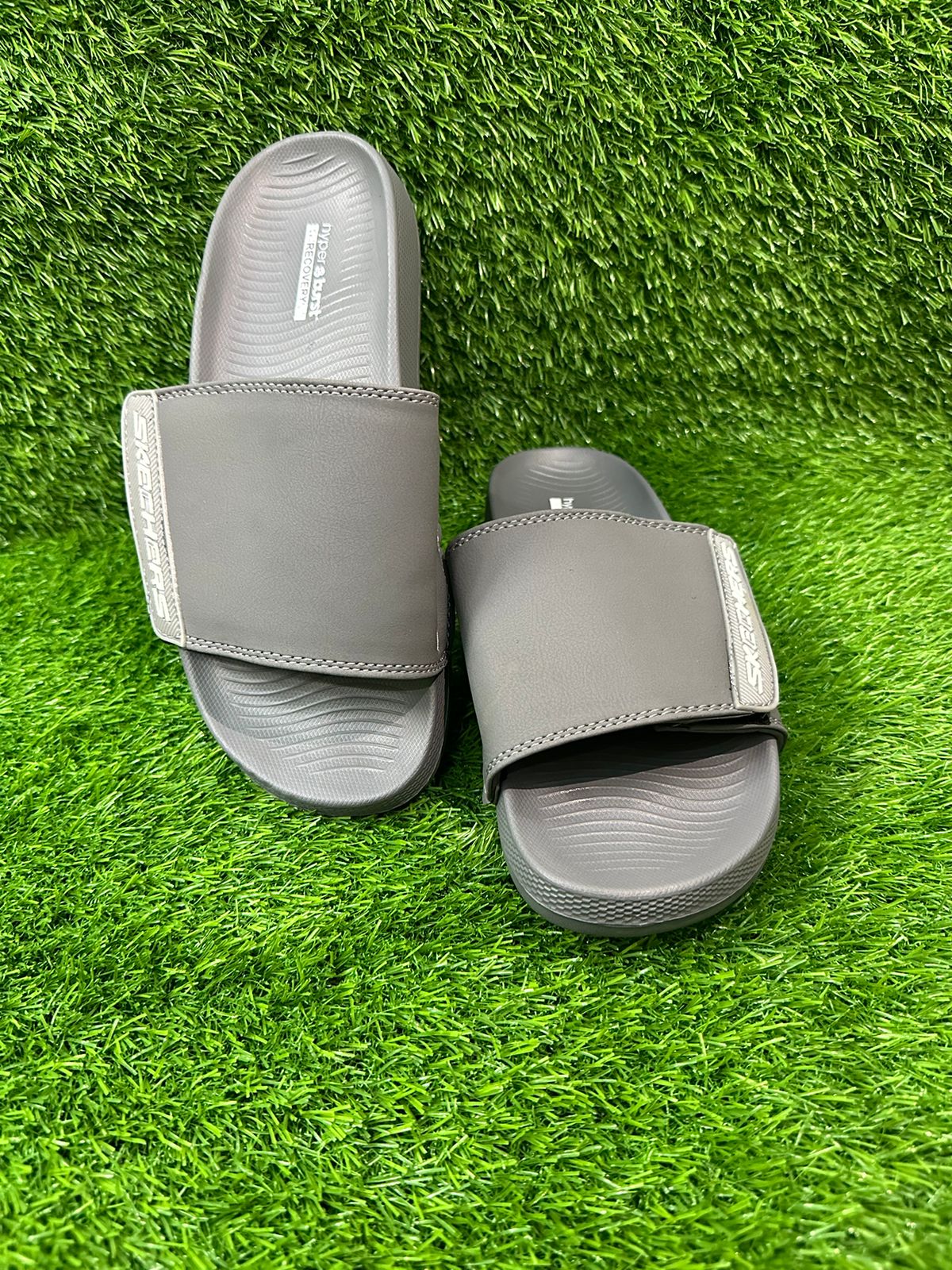 SKECHERS - HYPERBURST SOLE WITH ADJUSTABLE STRAP
