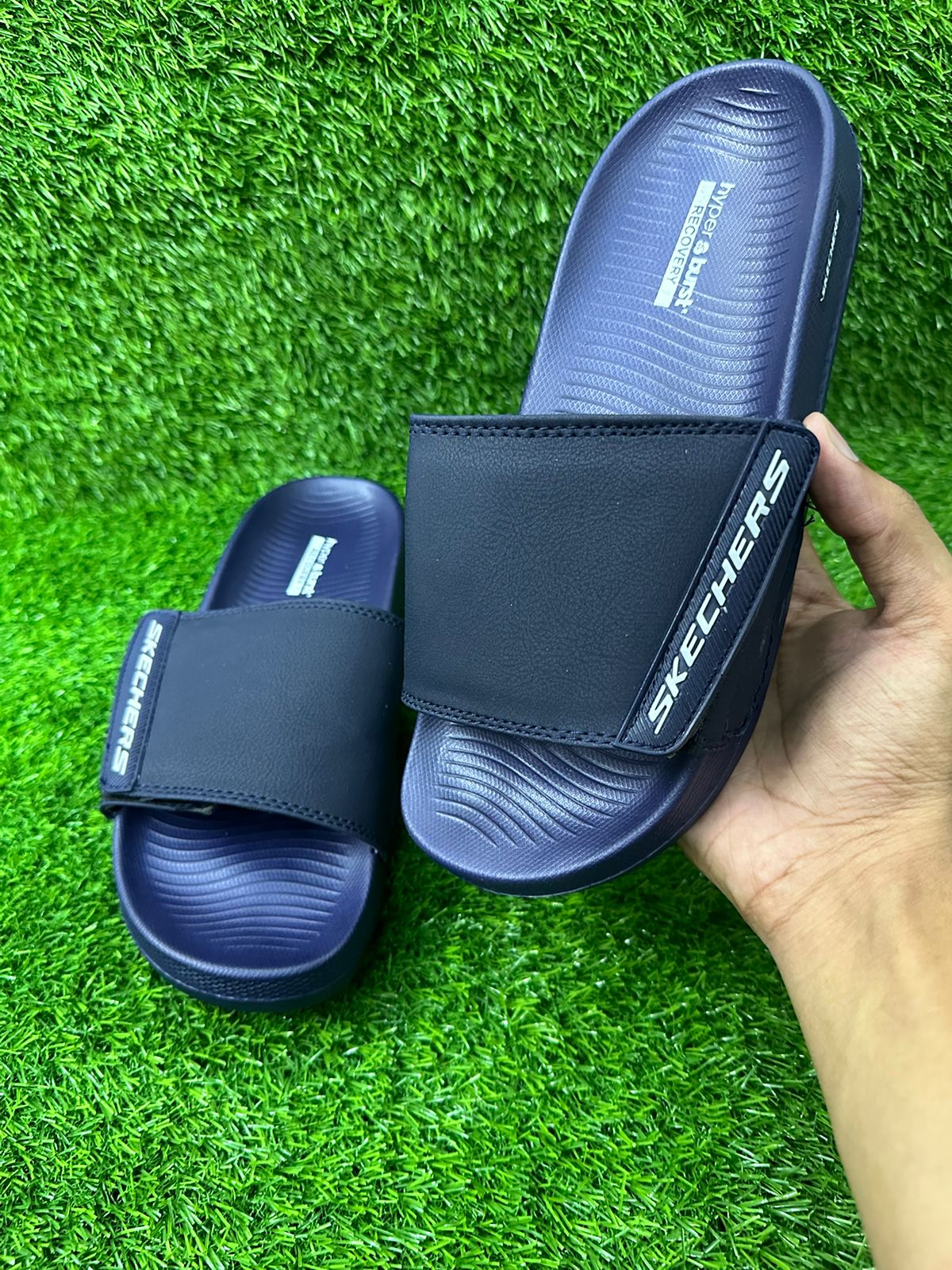 SKECHERS - HYPERBURST SOLE WITH ADJUSTABLE STRAP