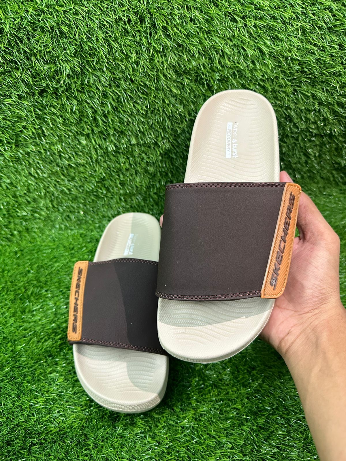 SKECHERS - HYPERBURST SOLE WITH ADJUSTABLE STRAP